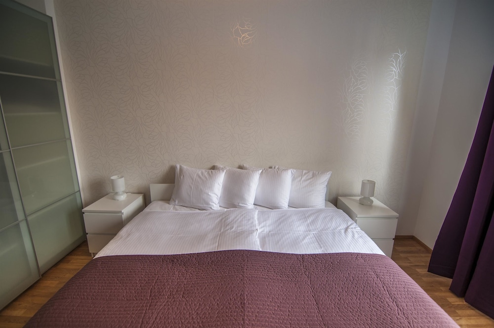 CORVIN CENTER SUITES 33/87