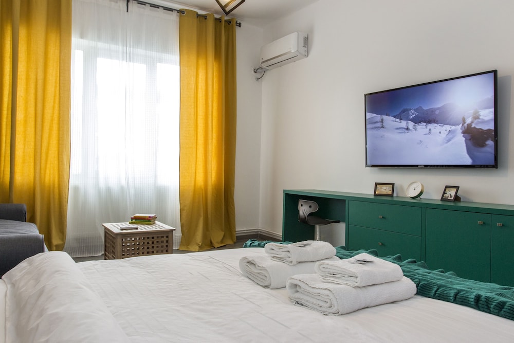 PREMIUM, APARTMENT, QUEEN BED, CITY VIEW, SOFA