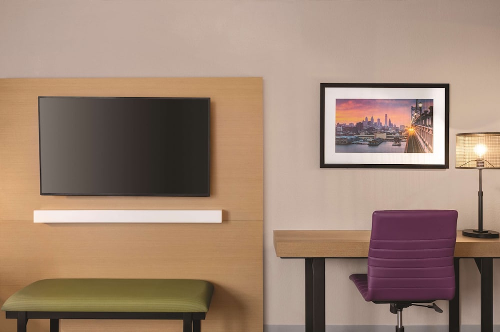 Holiday Inn Philadelphia Arpt-Stadium Area 27/54