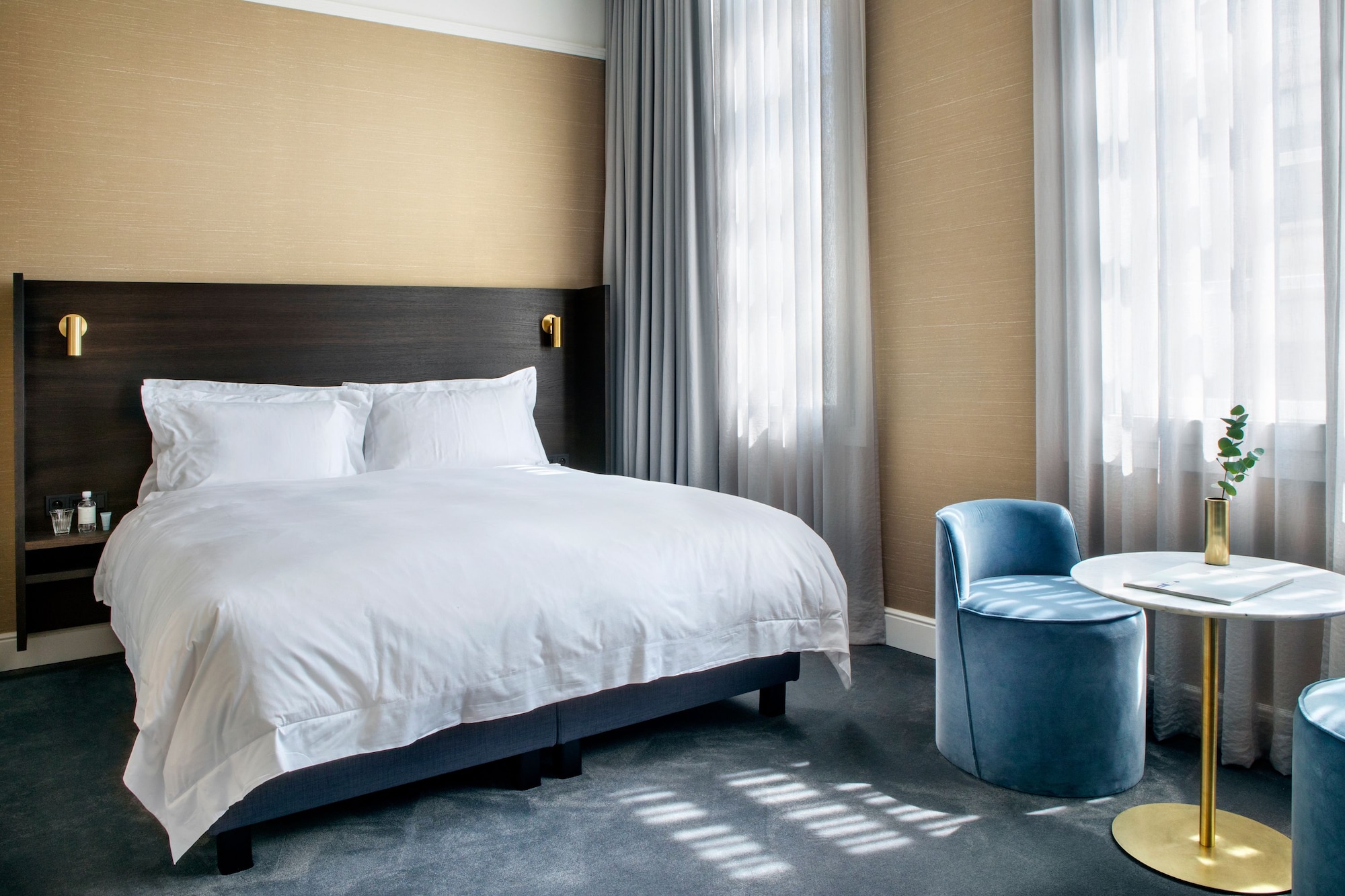 LUXURY, QUEEN BED