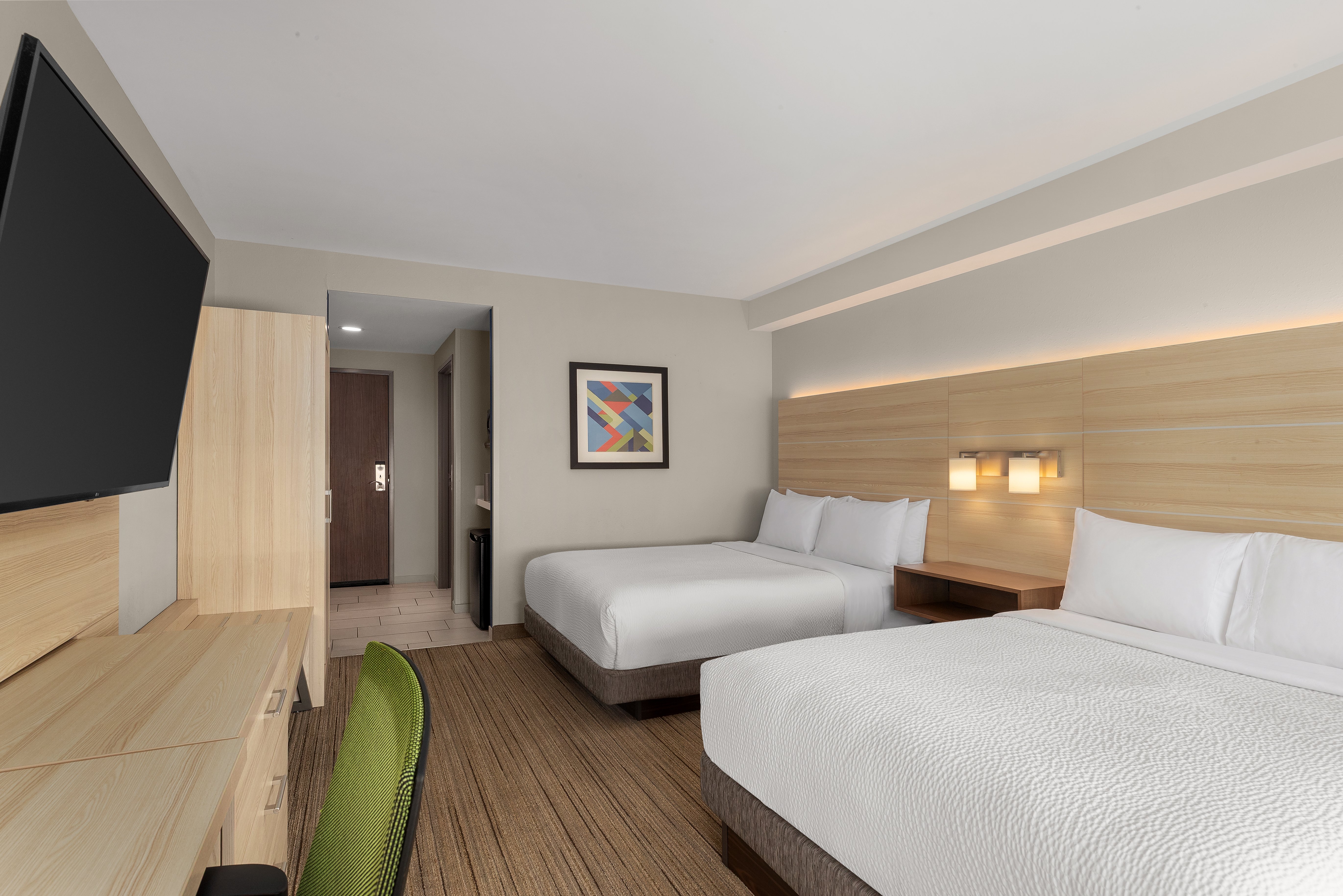 Holiday Inn Express Suites Staunton 12/75