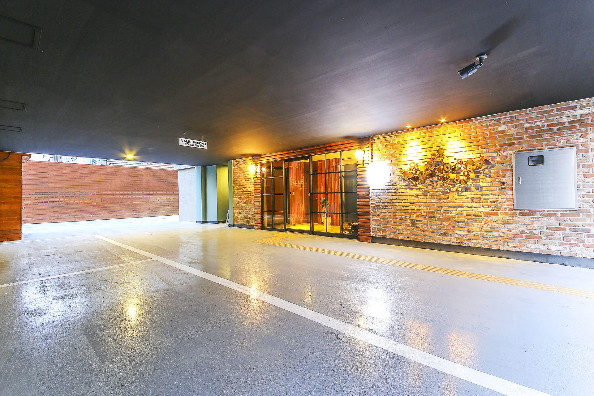 Jani B Hotel 53/56