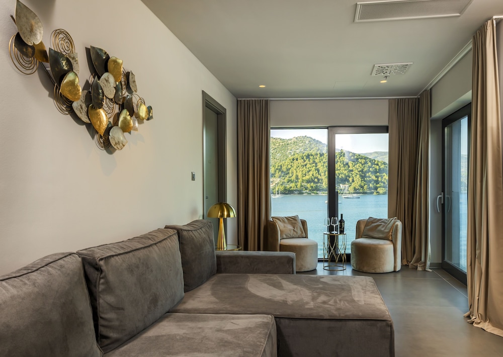 Marinus Beach Hotel 39/56