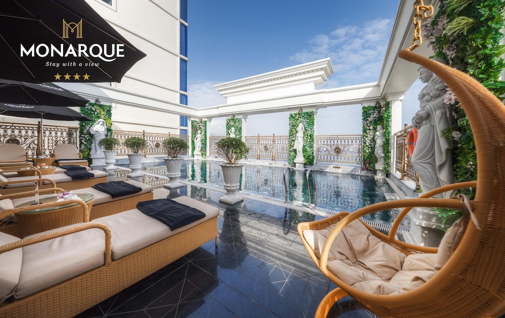 Monarque Hotel 33/50