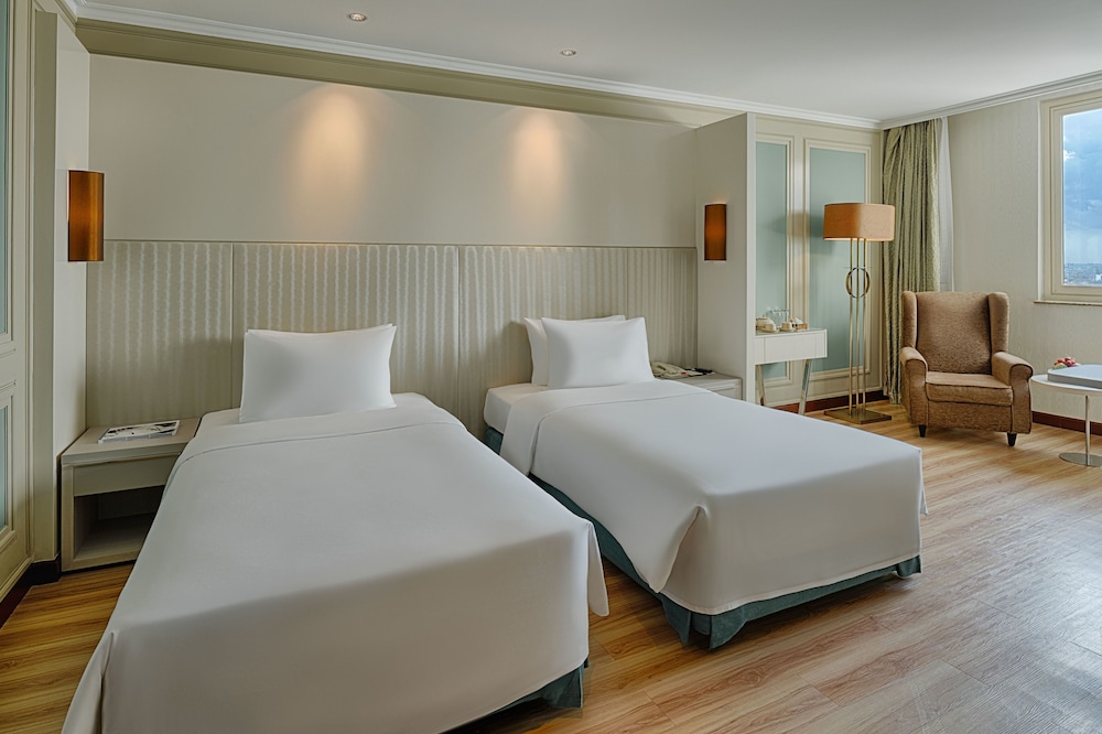 Windsor Plaza Hotel 25/78