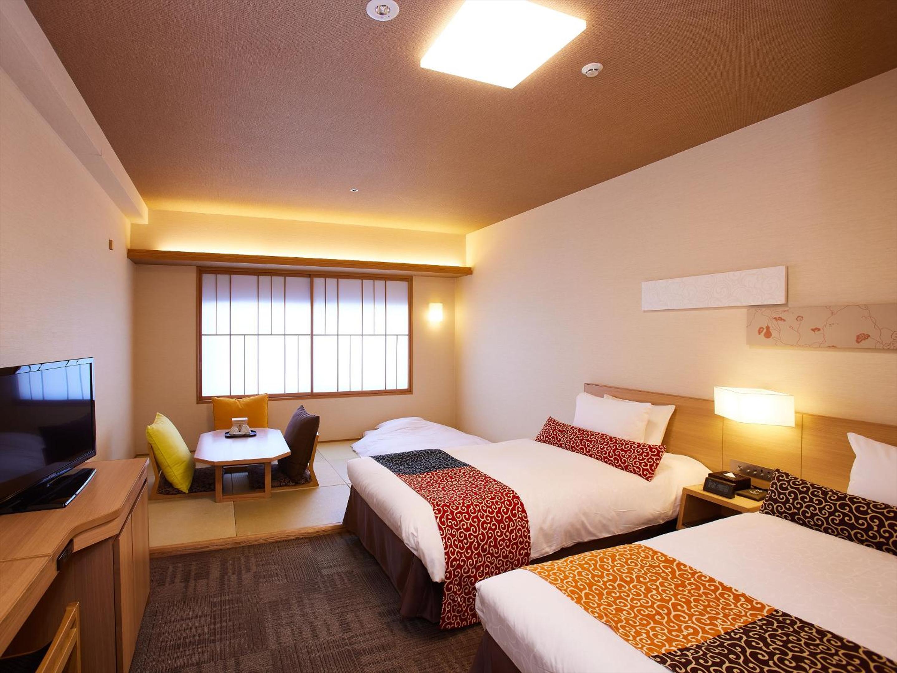 Room, Twin Beds, Tatami