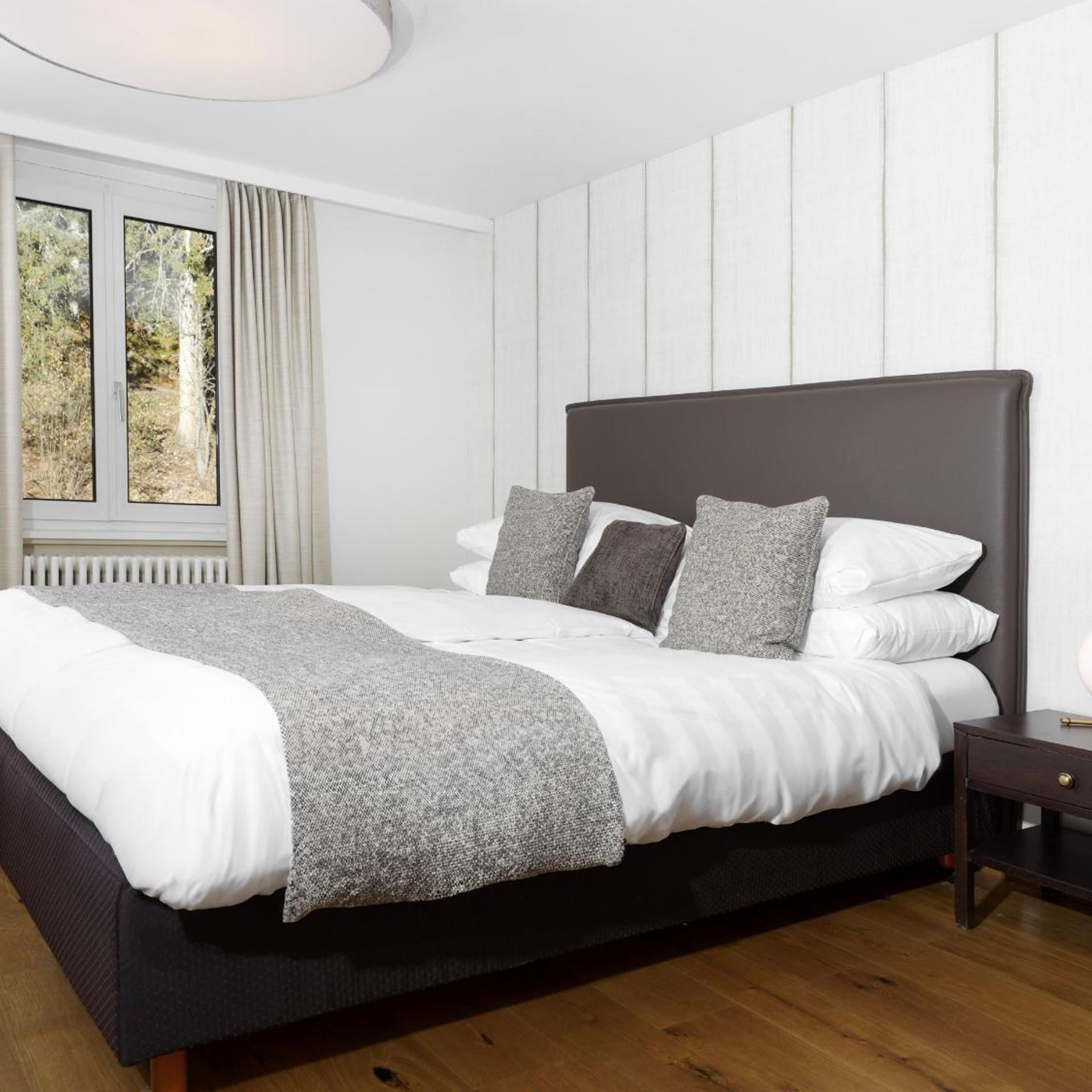 Suite, Forest View