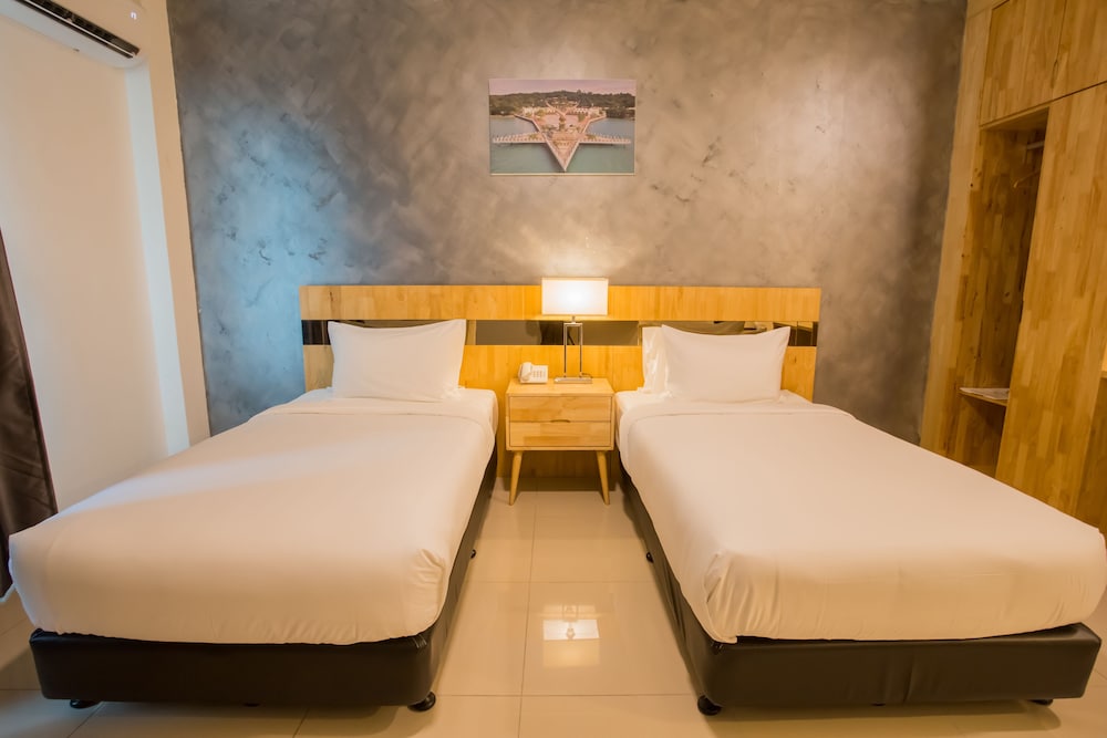 DELUXE TWIN ROOM