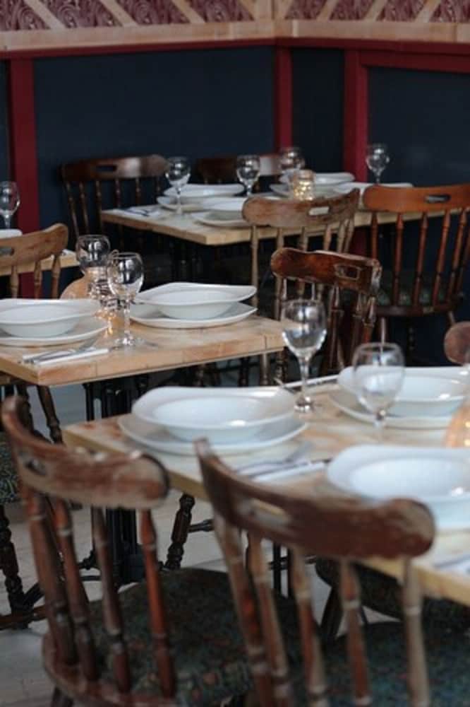 Newmarket Ale House Hotel and Restaurant 52/61