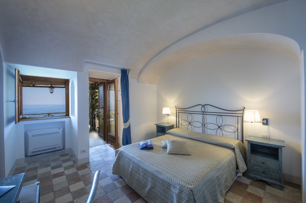 DELUXE, SEA VIEW, TERRACE