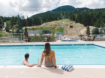 Pan Pacific Whistler Mountainside 24/44