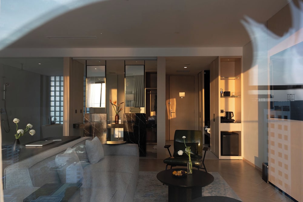 December Hotel 20/50