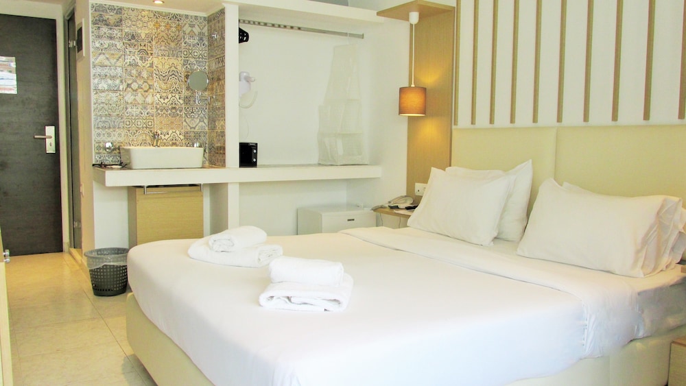 Elite Hotel 16/50