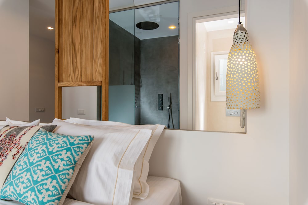Bluetopia Suites 27/42