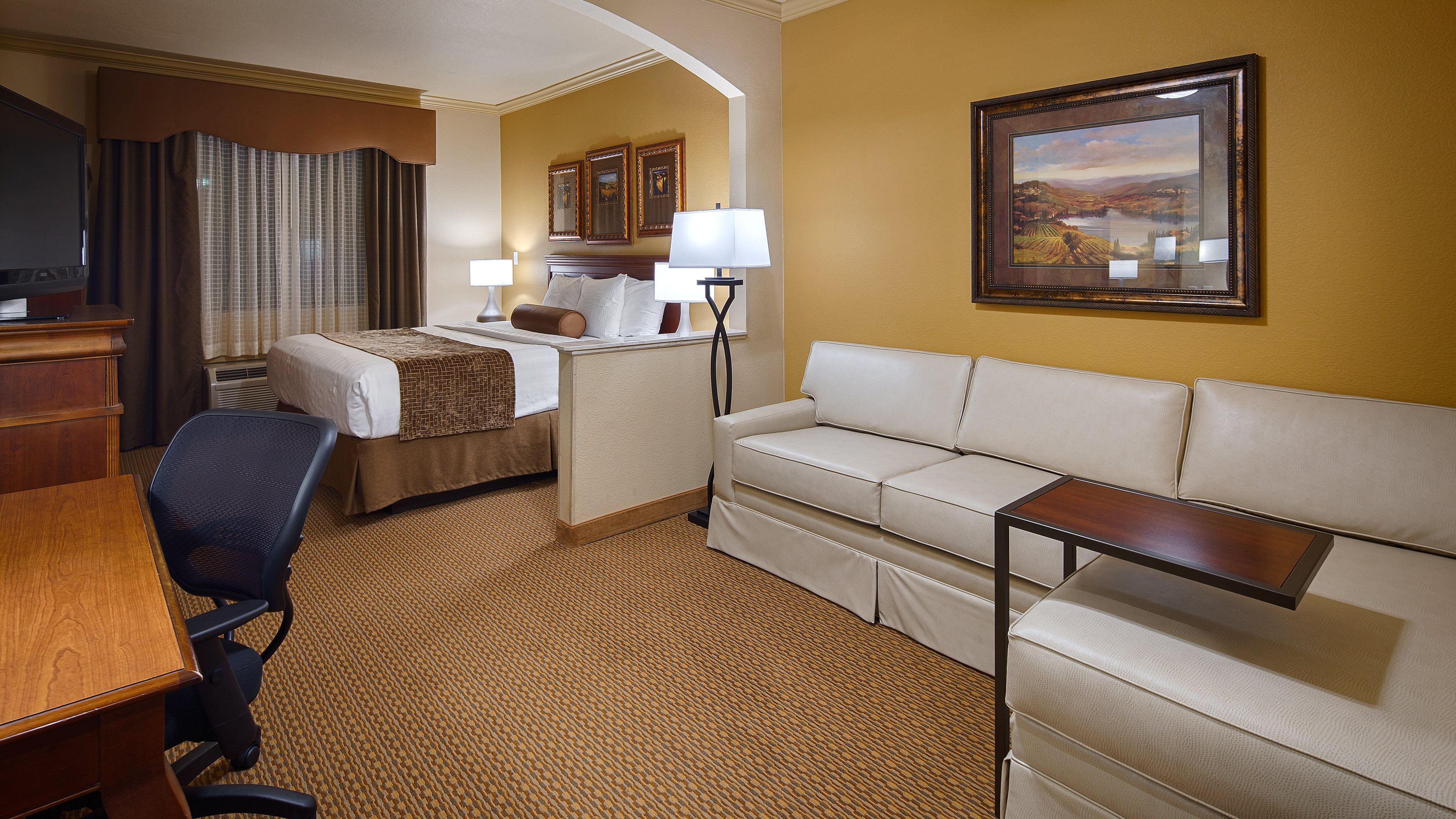Best Western Plus Crown Colony Inn and Suites 31/59