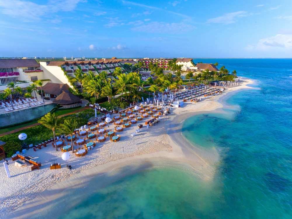 Ambassador At Grand Velas 64/66