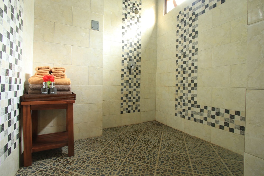Alam Terrace Cottages 50/50