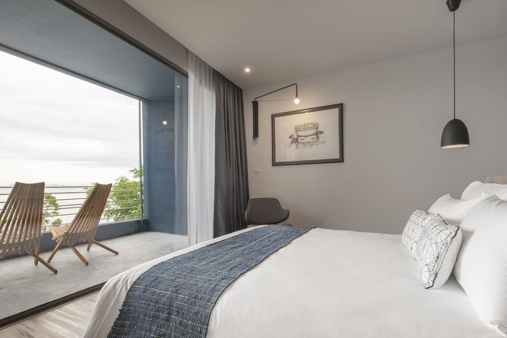 Deluxe, Sea View