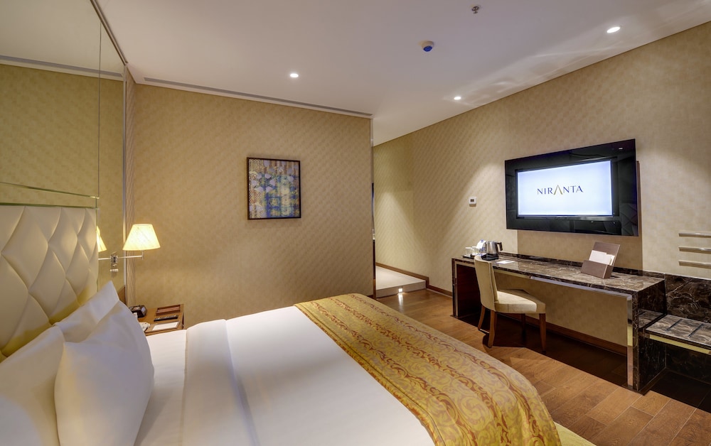 Niranta Airport Transit Hotel & Lounge Terminal 2 Arrivals 33/78