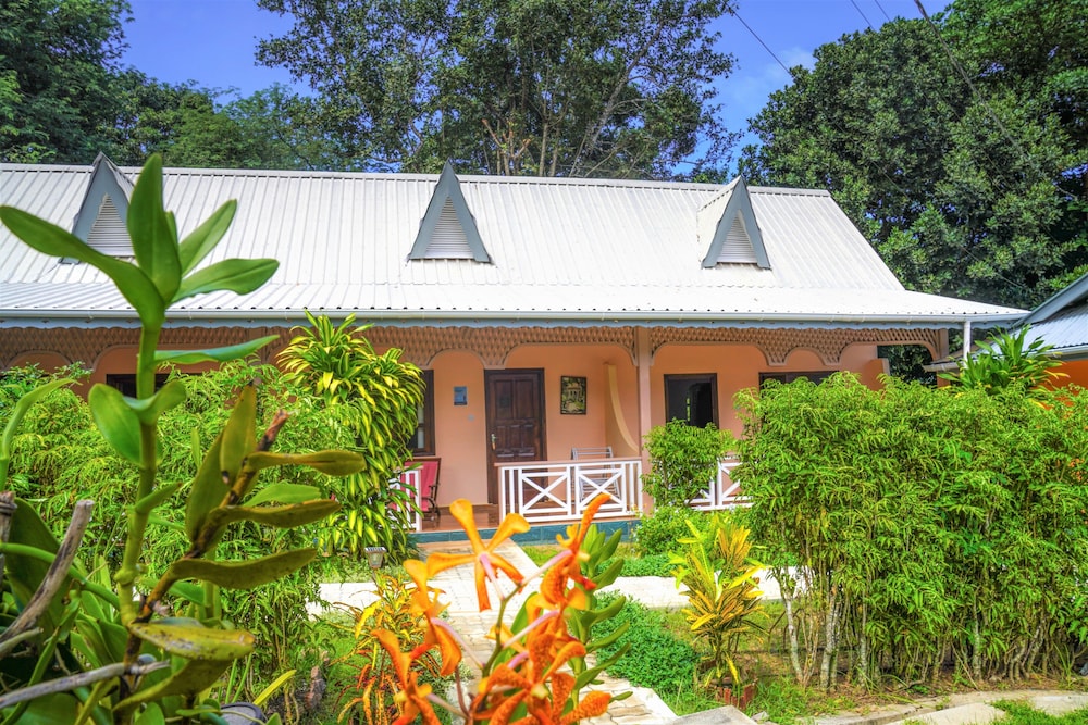 Bernique Guest House 20/22