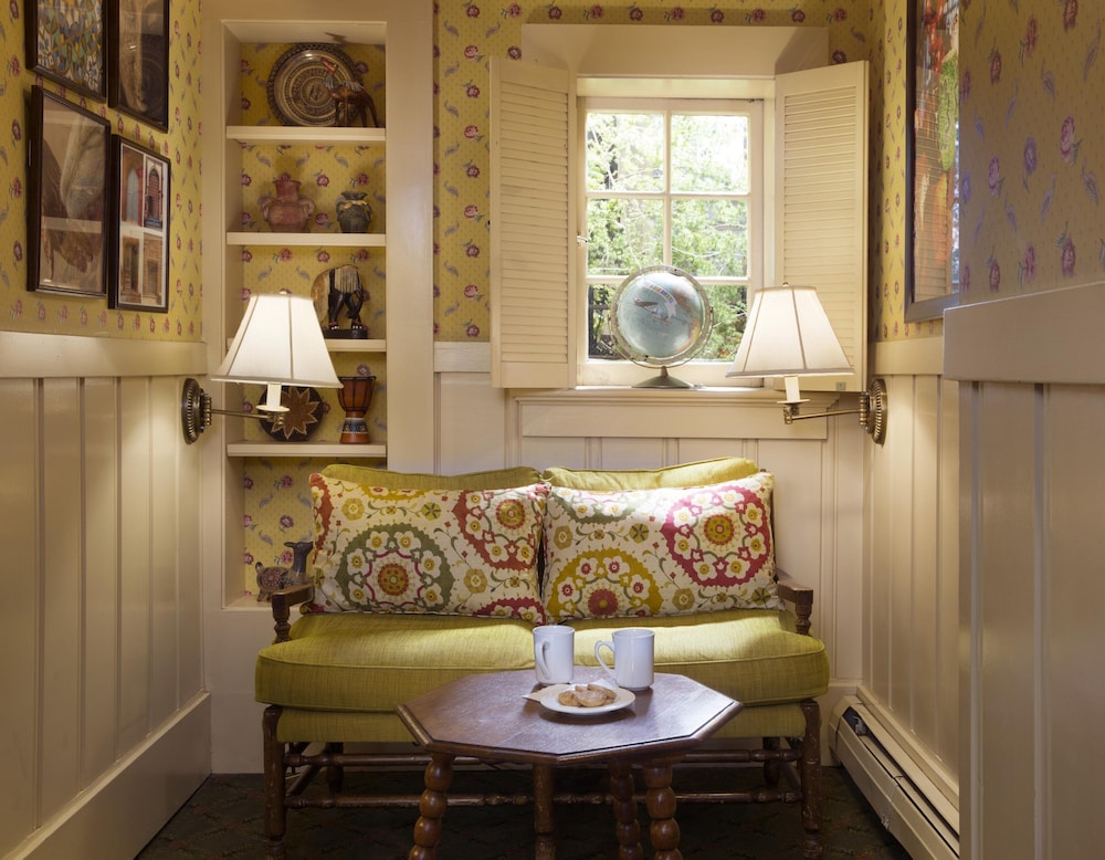 Petite Auberge 43/53