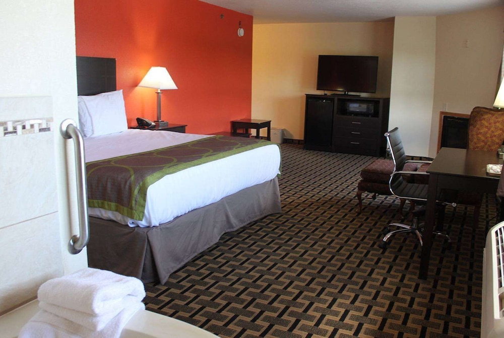 AmericInn By Wyndham West Burlington 12/45