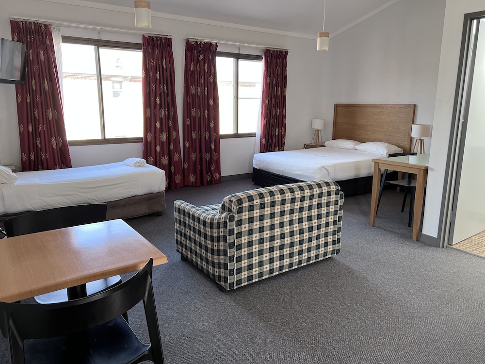 SPA VILLAGE TRAVEL INN 31/41