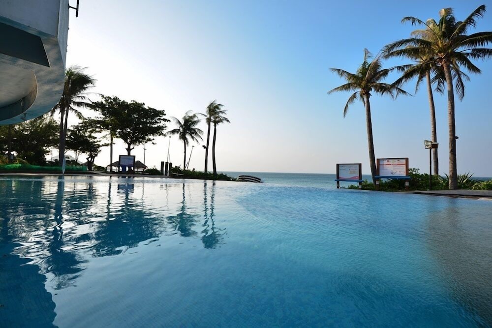 Chateau Beach Resort 69/78