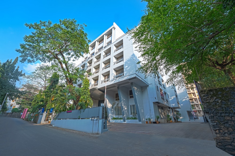 LANDMARK SUITES 44/47
