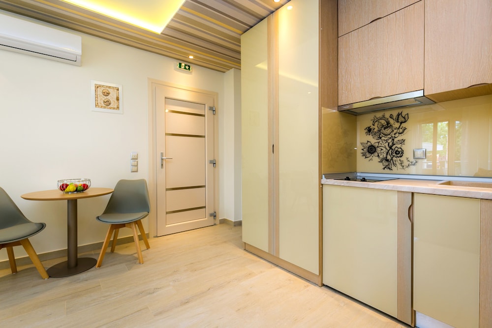 Lobelia Luxury Suites 6/50