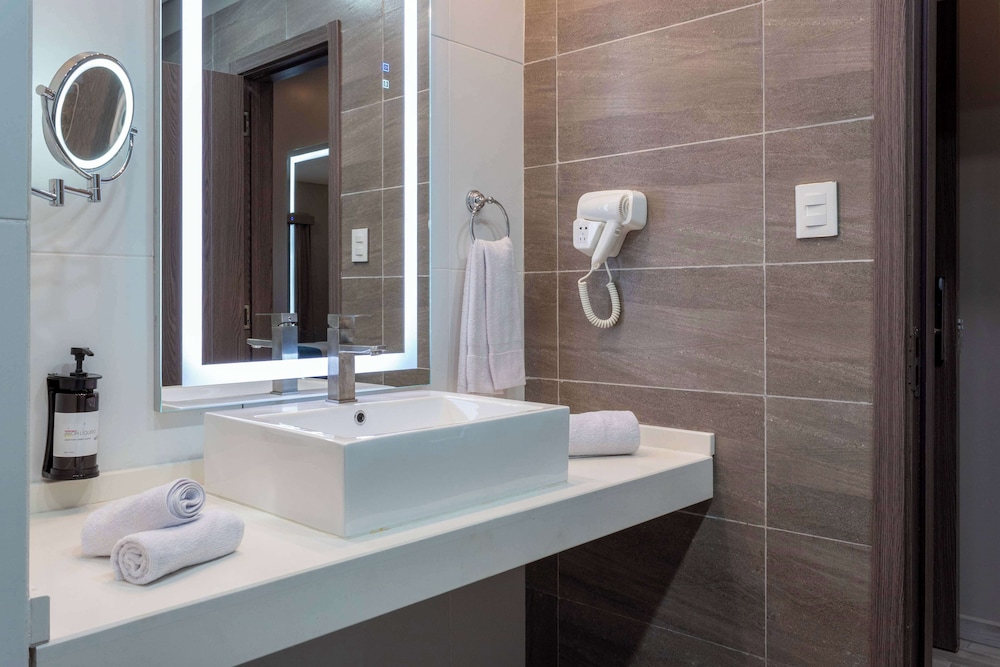 Tryp by Wyndham Asuncion 50/52
