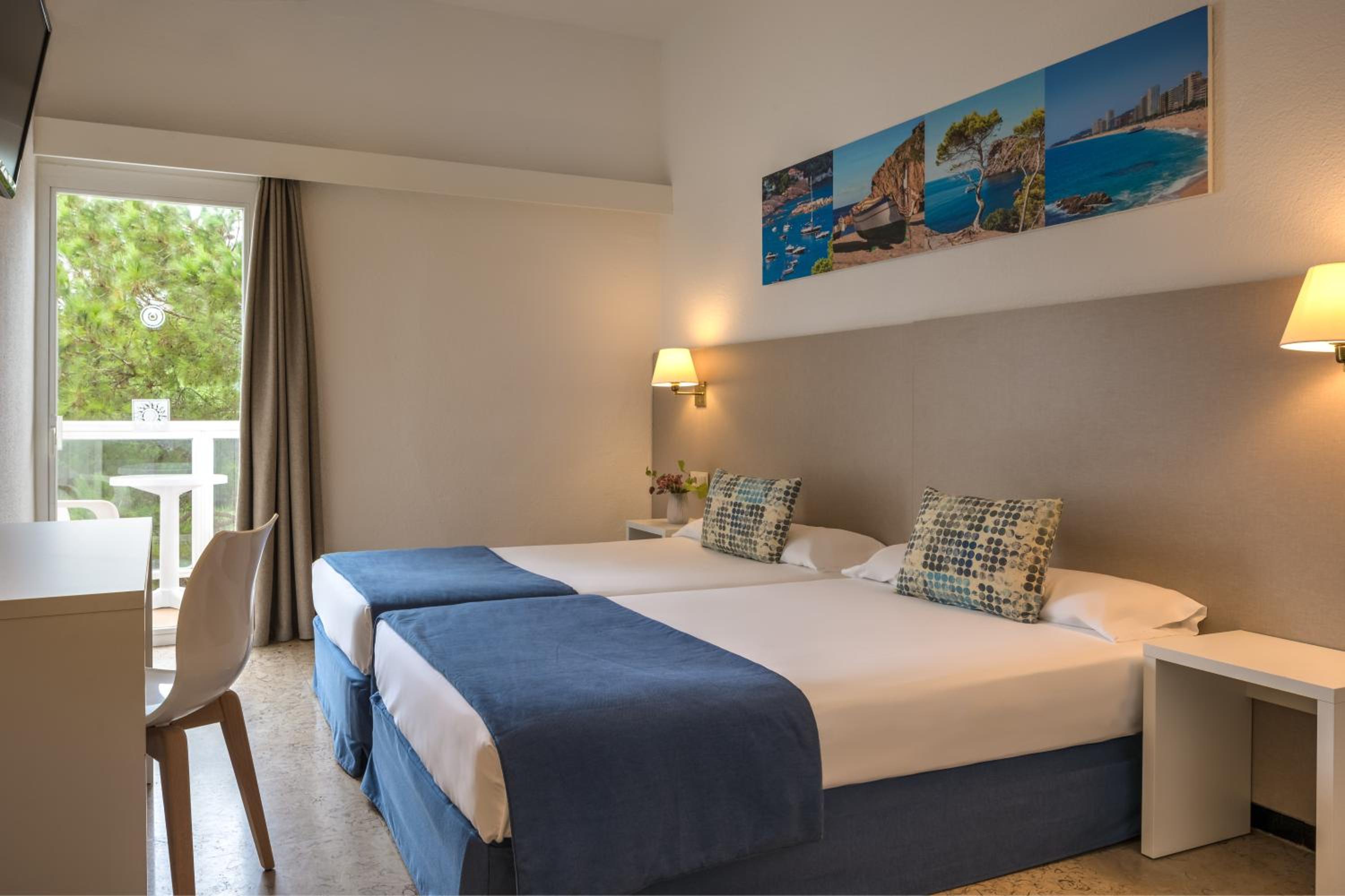 غرفة رباعية بسرير فردي، htop Caleta Palace 2/5