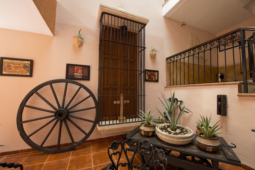 Hotel Del Gobernador 7/50