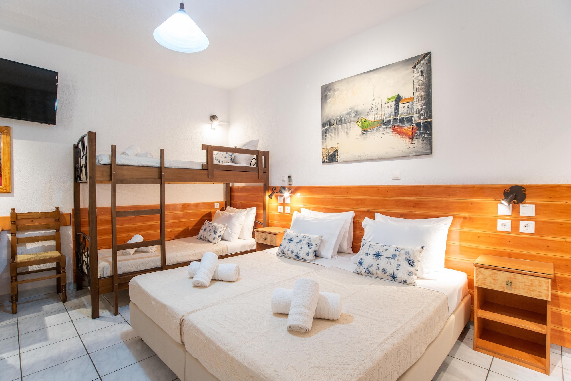 SEMI ROOM, COMFORT, BASEMENT, QUADRUPLE, SHARED TERRACE