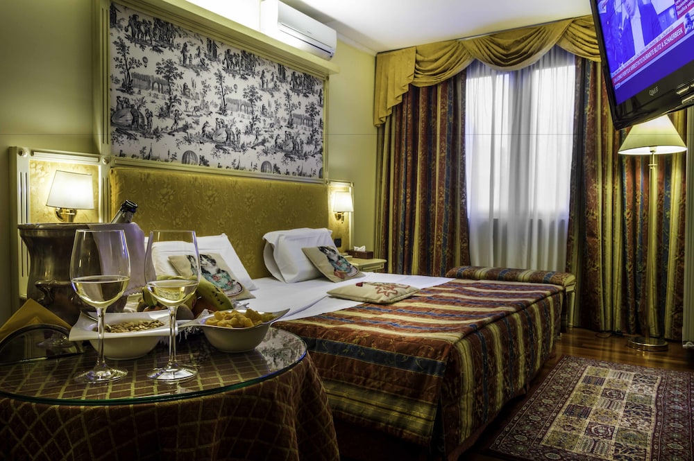 Hotel La Bussola 36/46