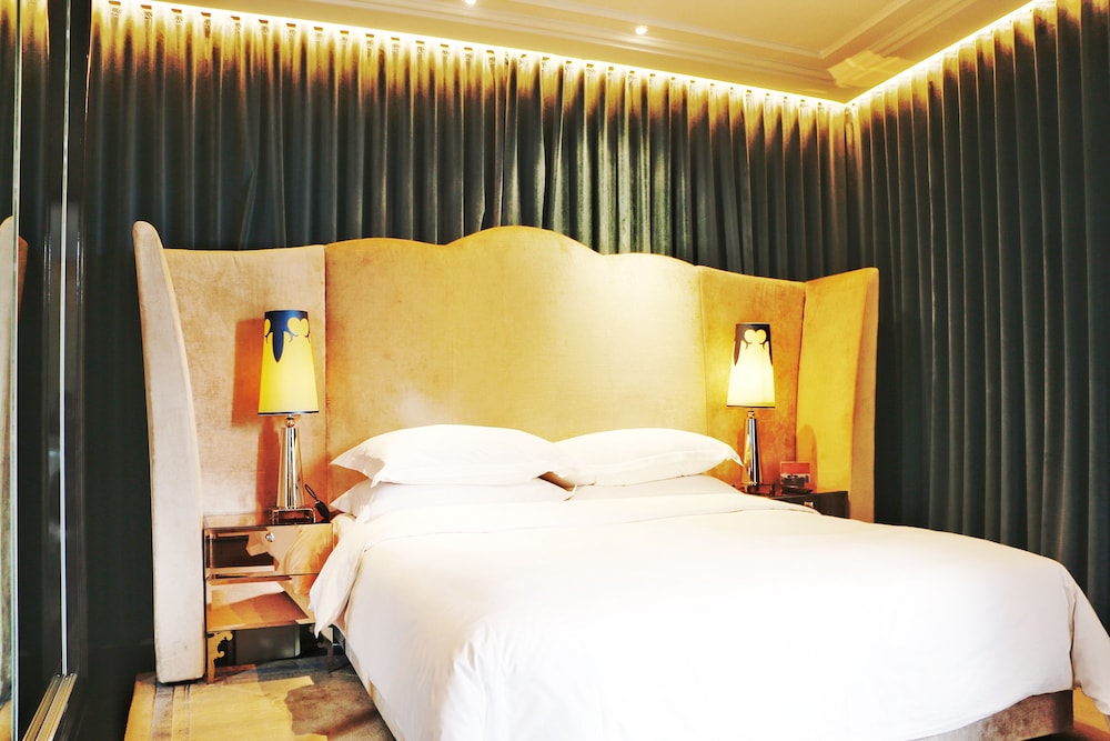 Jinjiang Metropolo Classiq Off Bund 11/50