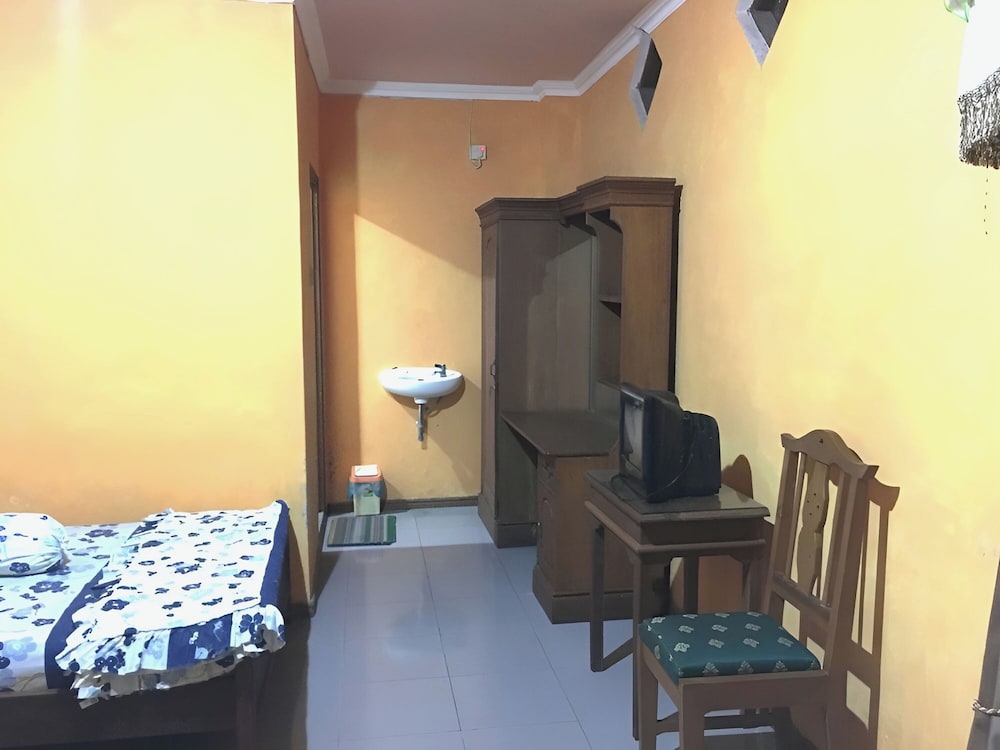 Hotel Alami near Alun-Alun Klaten 16/40