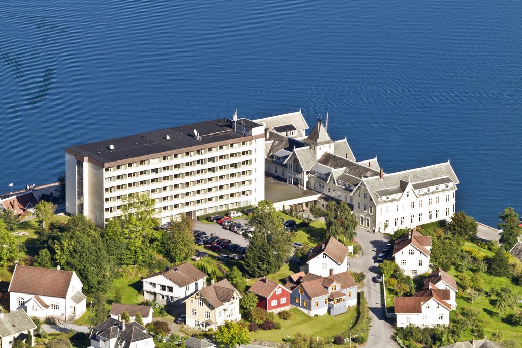 Kviknes Hotel 2/50