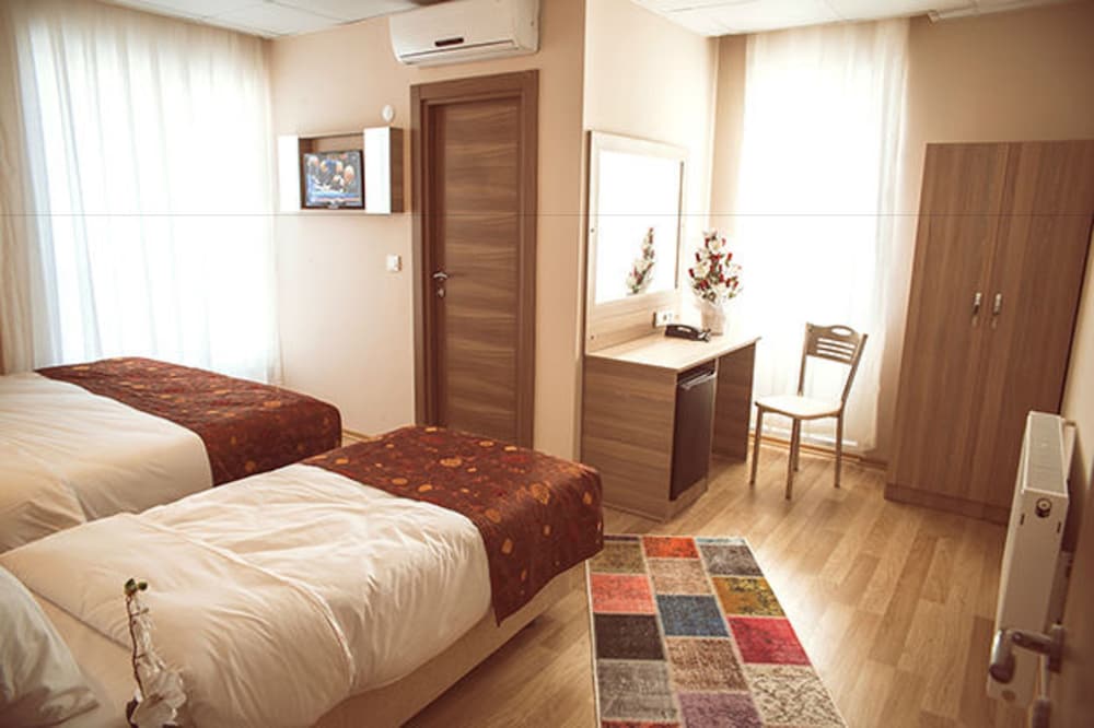 DELUXE, TWIN BEDS