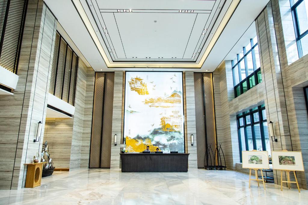 Rezen Longuu Hotel (Zhaoqing Qixingyan scenic spot store) 3/48