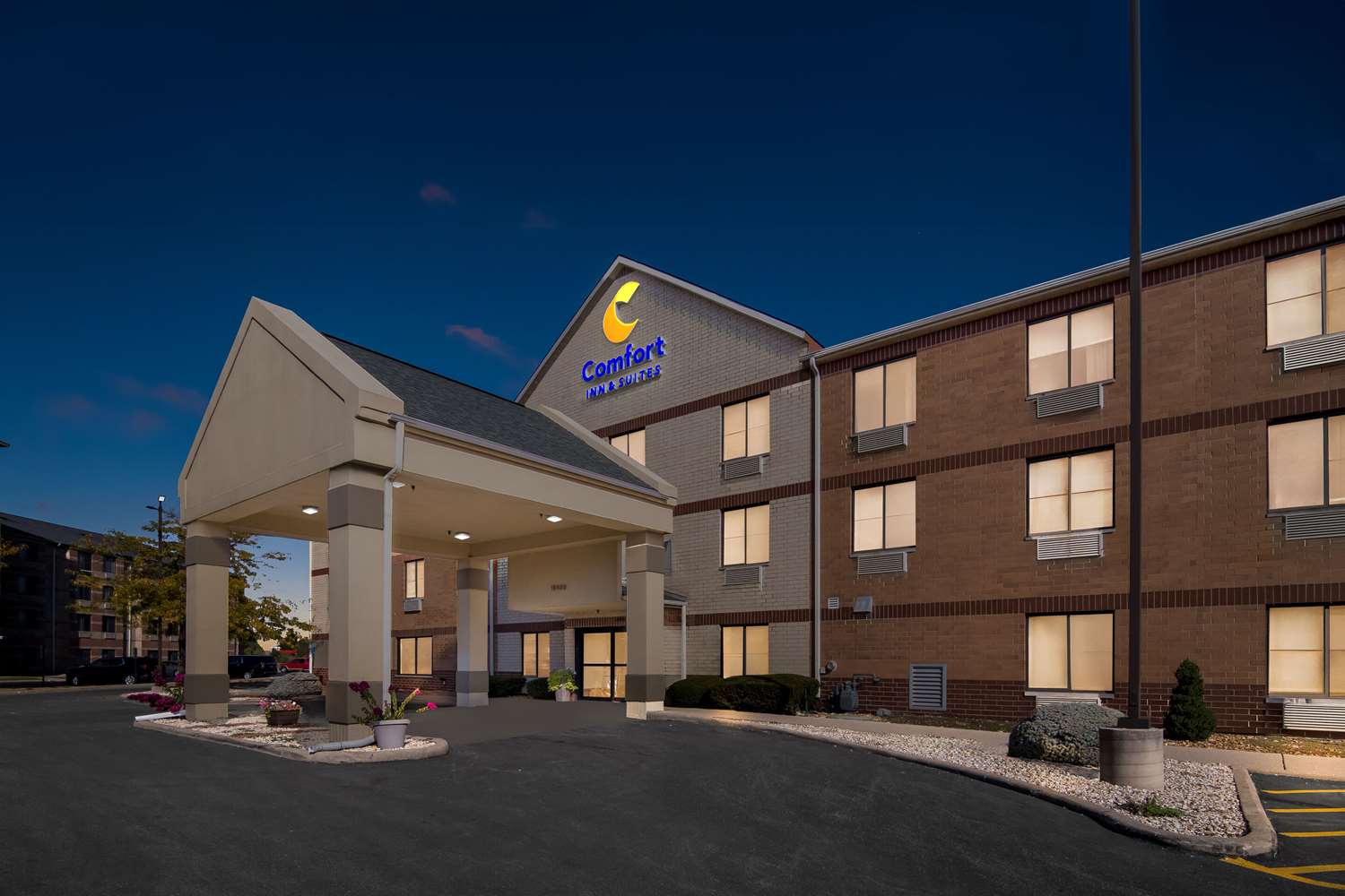 Comfort Inn & Suites near Tinley Park Amphitheater 1/11