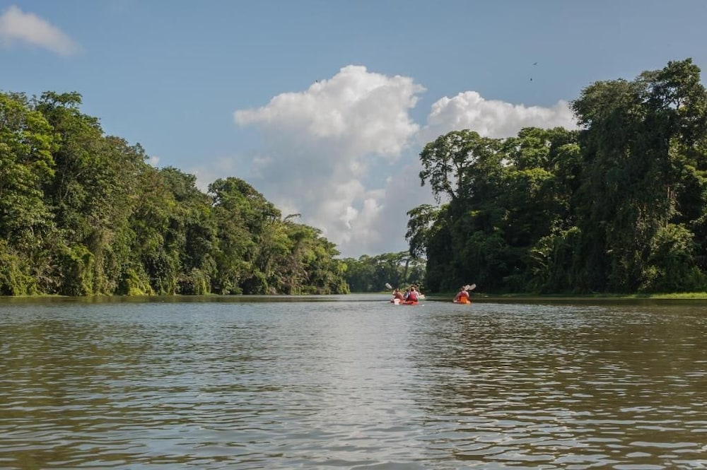 Cabinas El Icaco Tortuguero - Hostel 70/76