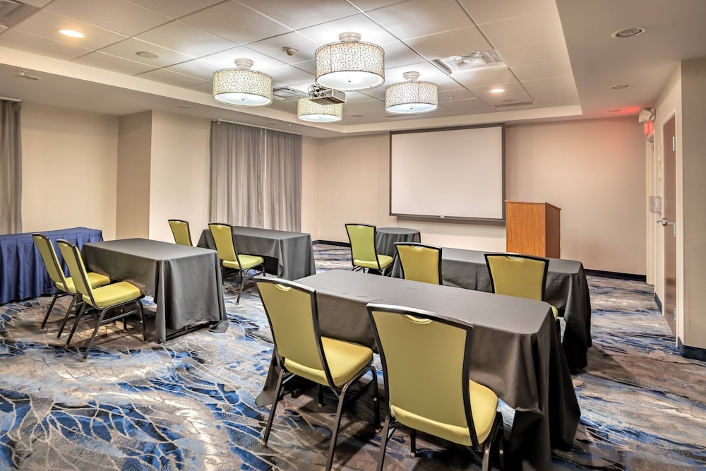 Fairfield Inn Suites New Braunfels 21/30