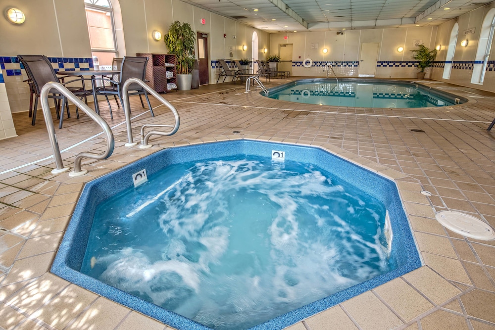 Fairfield Inn And Suites Russellville 2/30
