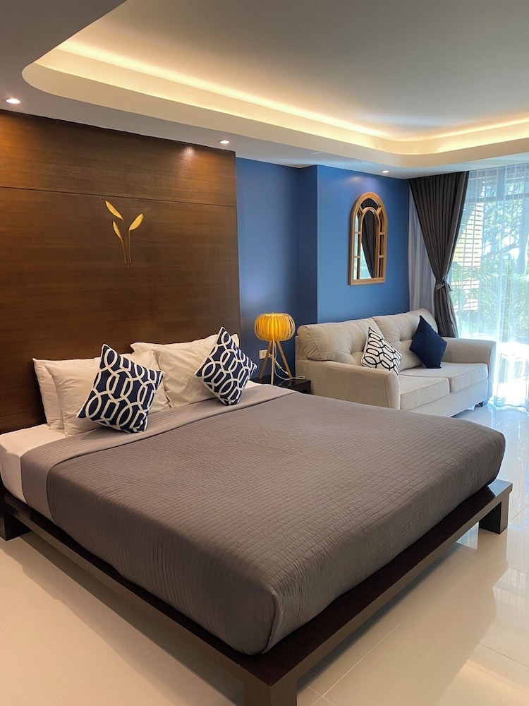SUITE, KING BED, POOL VIEW, POOL ACCESS