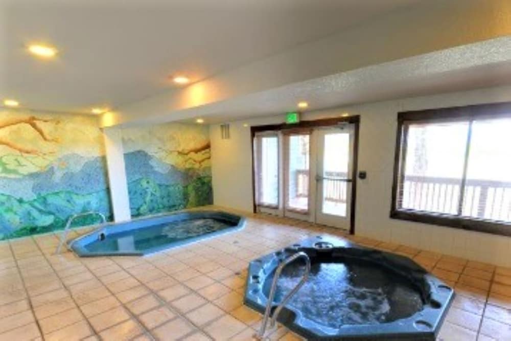 Twin Rivers Condominiums by Alderwood Colorado Management 22/47
