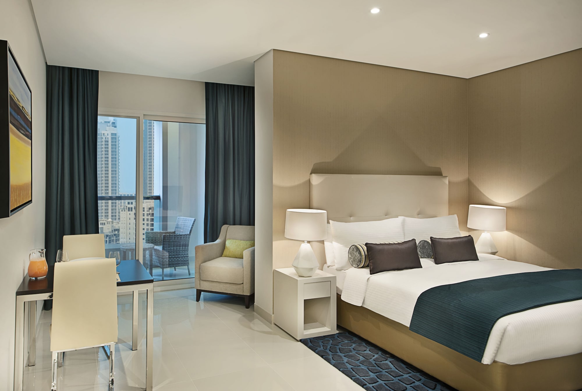 1 BEDROOM, SUITE, DOWNTOWN VIEW