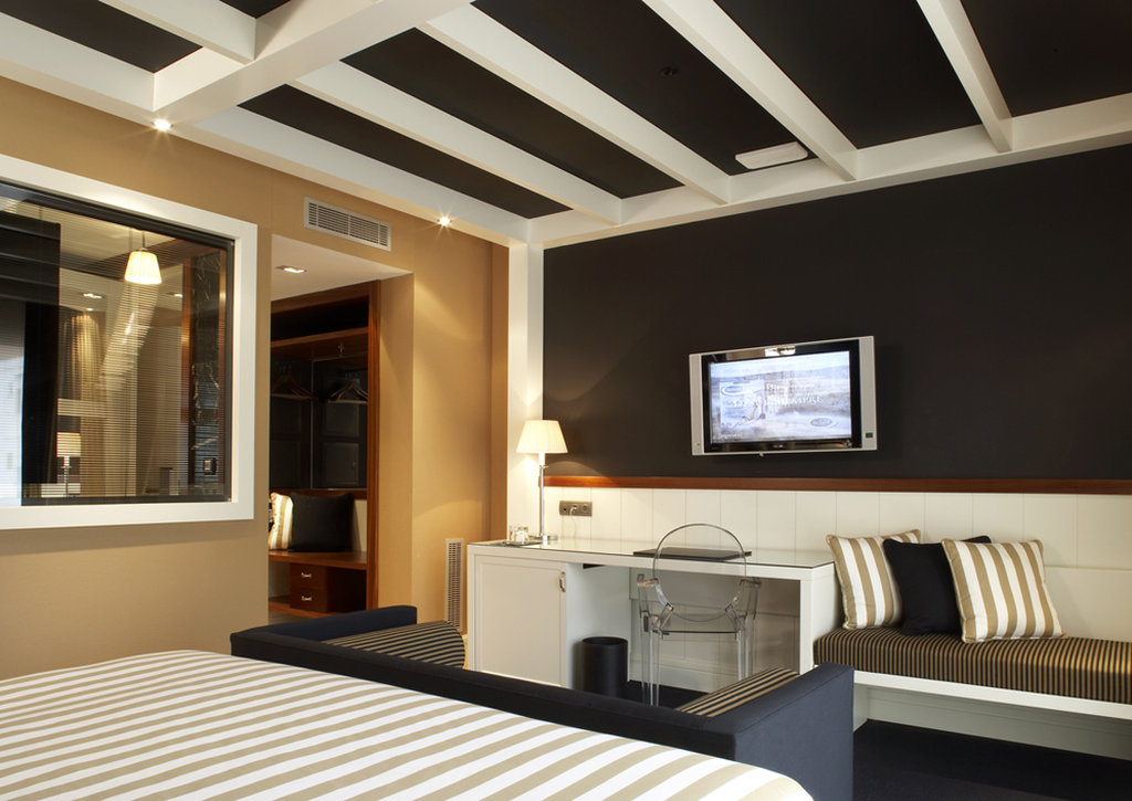 U232 Hotel 26/66