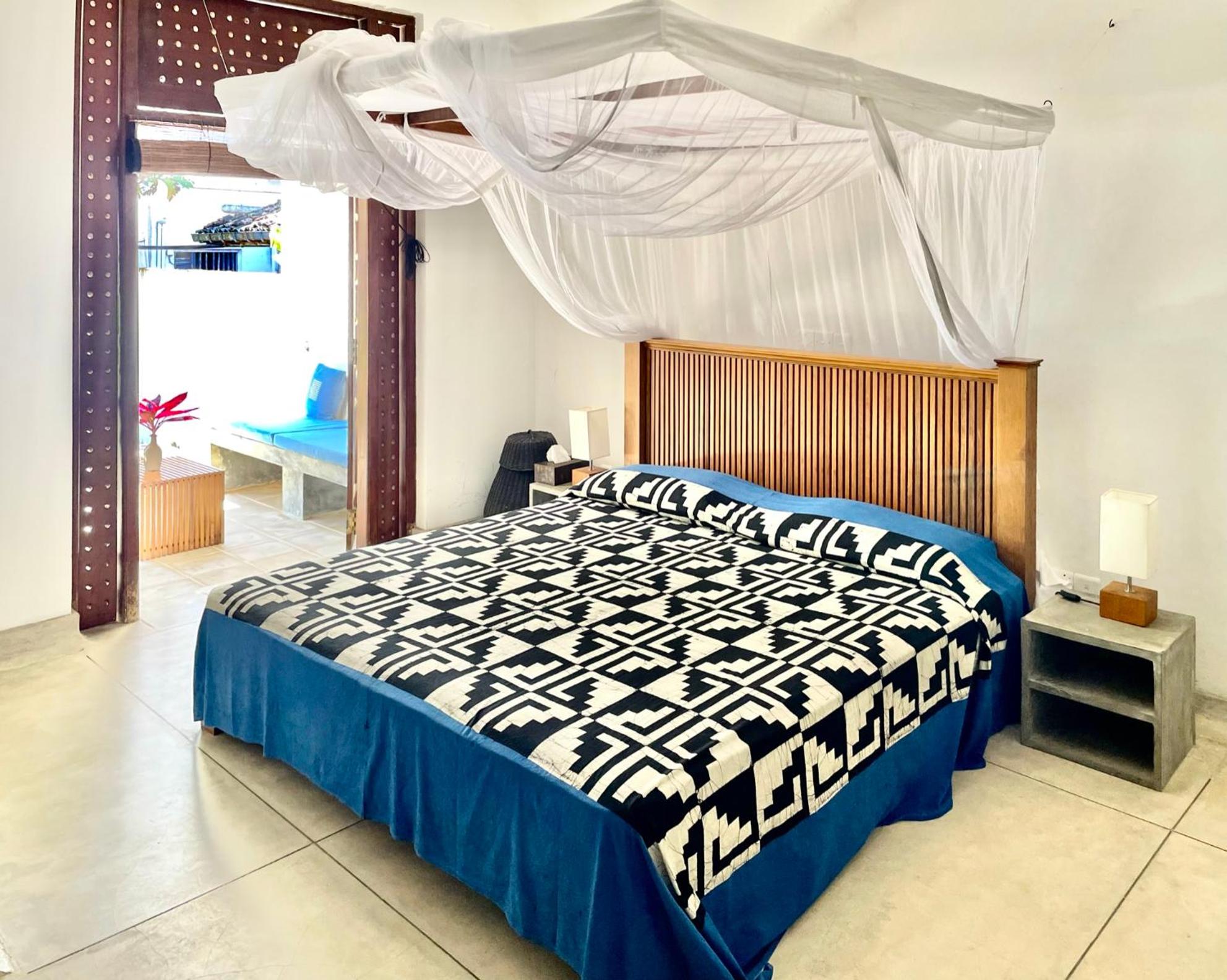 GARDEN, STANDARD, DOUBLE BED