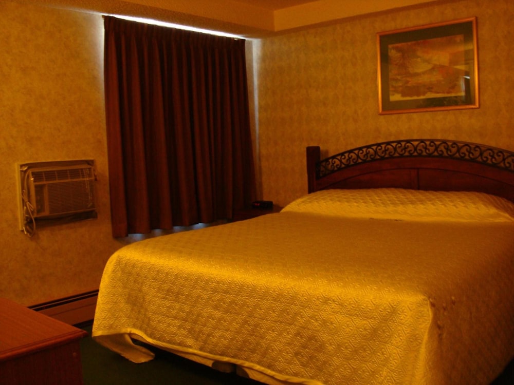 Bluebird Hotel 15/20
